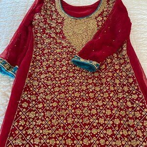 Red Gold Embroidered Indian Suit w/ Dupatta S (3 Piece Set)